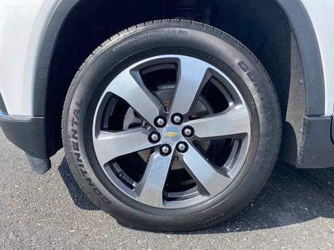 Used 2020 Chevrolet Traverse LT w/ LT Premium Package FWD image 24