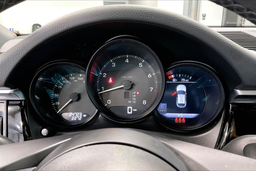 Used 2023 Porsche Macan AWD/4WD image 14
