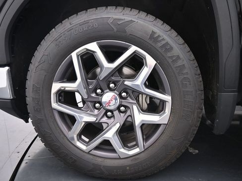 Used 2023 GMC Sierra 1500 SLT w/ SLT Premium Package AWD/4WD image 14