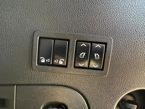 Used 2016 Chevrolet Tahoe LTZ AWD/4WD image 33