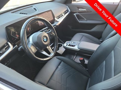 Used 2023 BMW X1 xDrive28i AWD/4WD image 3
