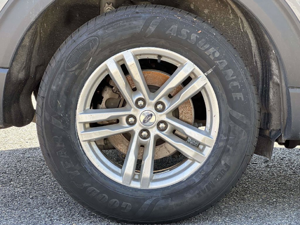 Used 2023 Ford Explorer XLT AWD/4WD image 7