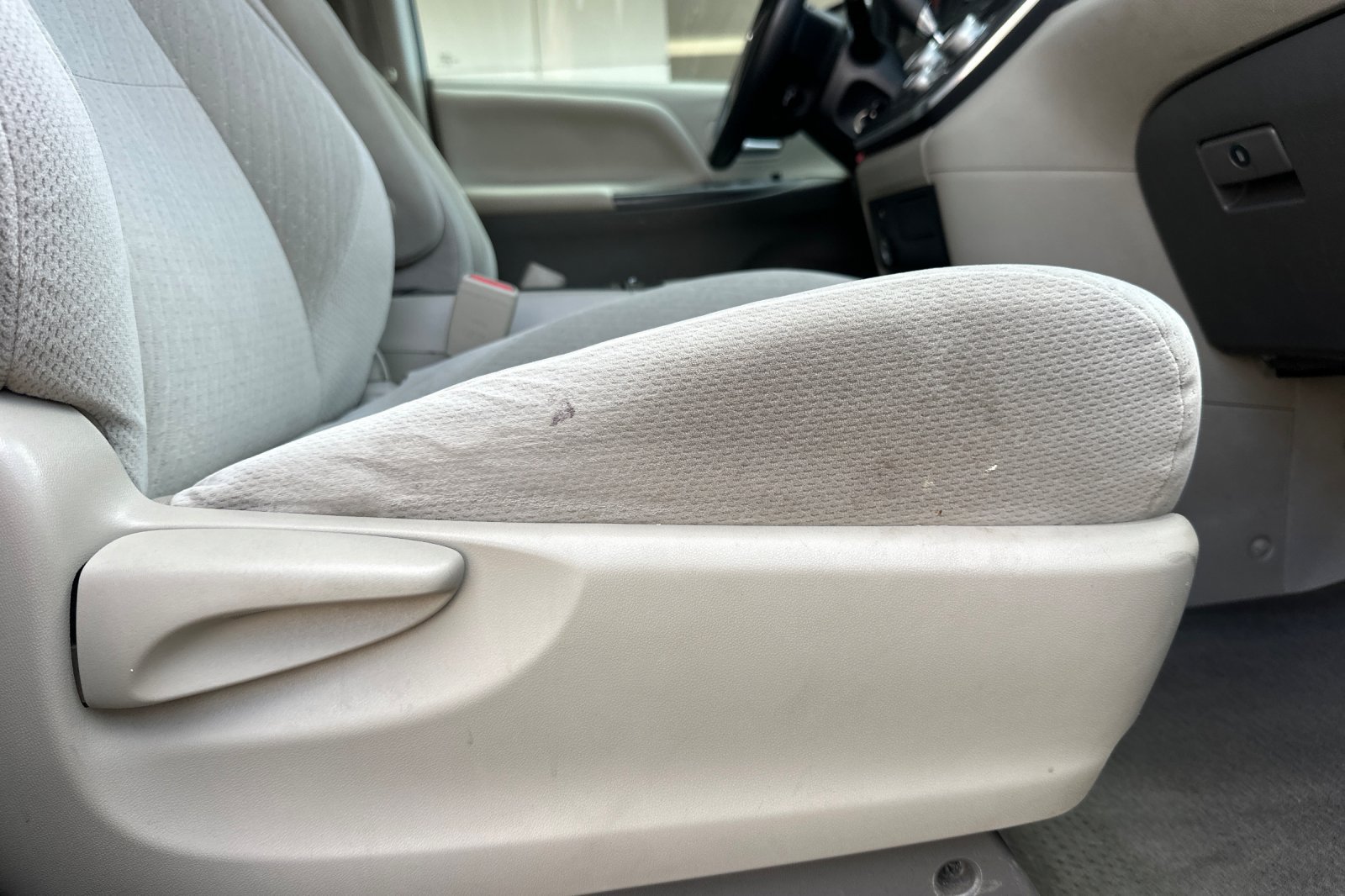 Used 2015 Toyota Sienna LE FWD image 24