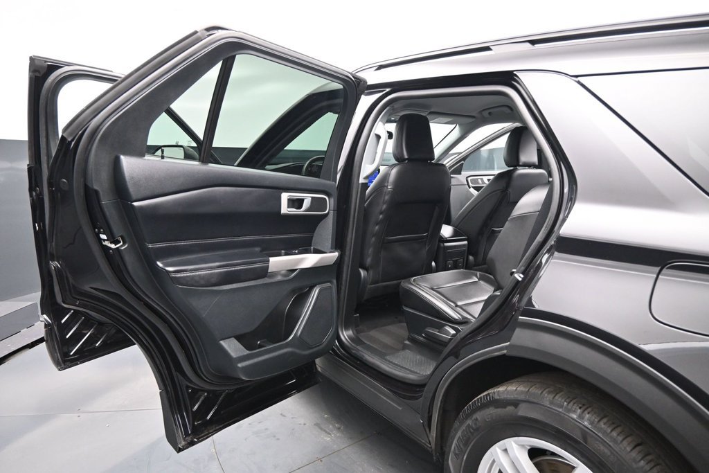 Certified 2023 Ford Explorer XLT w/ Equipment Group 202A RWD image 15