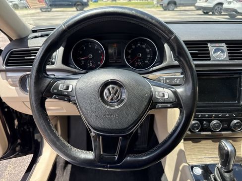 Used 2017 Volkswagen Passat 1.8T SE FWD image 14