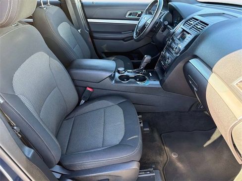 Used 2017 Ford Explorer XLT image 25