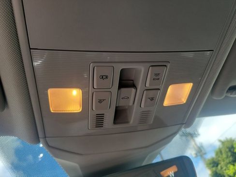 Used 2023 Volkswagen Jetta SE image 32