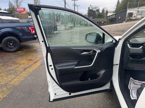 Used 2022 Toyota RAV4 XLE image 14