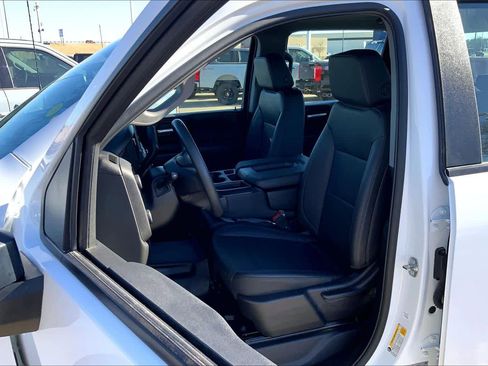 Used 2025 Chevrolet Silverado 2500 W/T image 8