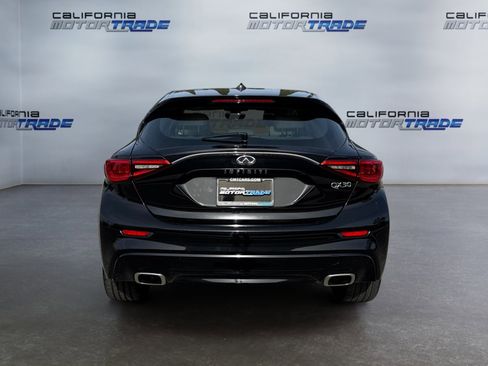 Used 2018 INFINITI QX30 Luxury w/ Cargo Package image 6