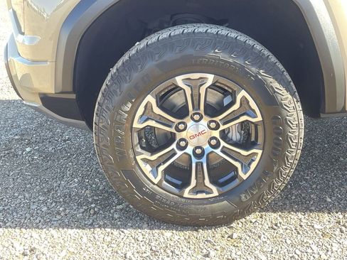Used 2024 GMC Canyon AT4 image 30