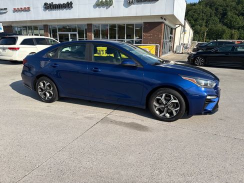 Used 2019 Kia Forte LXS FWD image 2