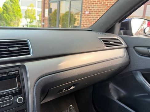 Used 2014 Volkswagen Passat 2.5 S FWD image 30