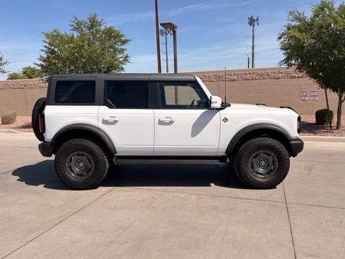 Used 2025 Ford Bronco Outer Banks w/ Sasquatch Package AWD/4WD image 3