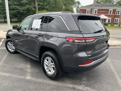 Used 2022 Jeep Grand Cherokee Laredo w/ Luxury Tech Group I image 3