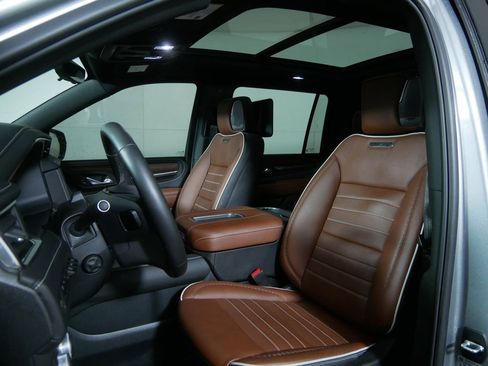 Used 2024 GMC Yukon XL Denali Ultimate image 10