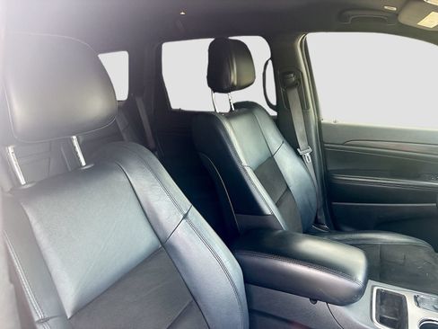 Used 2020 Jeep Grand Cherokee Altitude RWD image 29