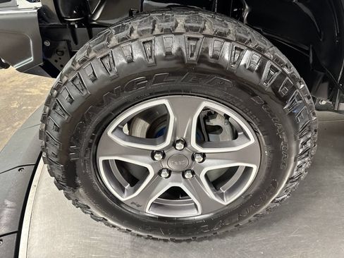 Used 2022 Jeep Wrangler Sport AWD/4WD image 2