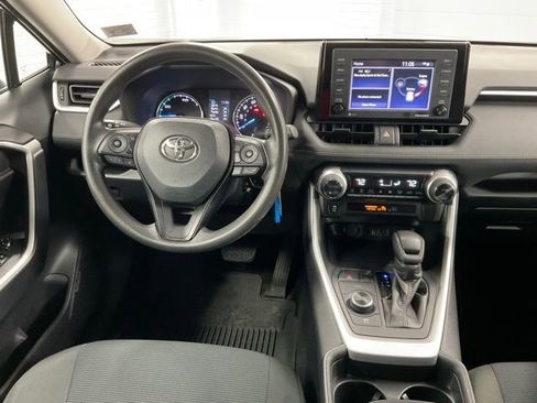 Used 2021 Toyota RAV4 LE image 16