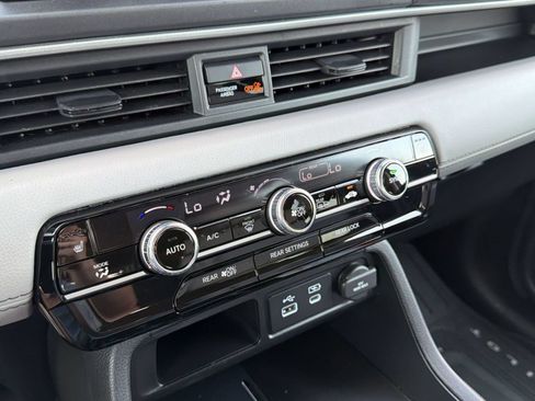 Used 2025 Honda Pilot Touring image 23