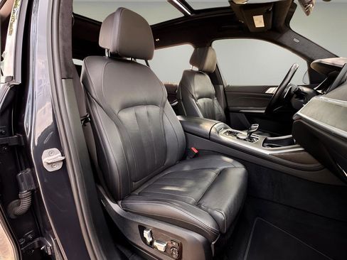 Used 2022 BMW X7 xDrive40i w/ M Sport Package AWD/4WD image 24