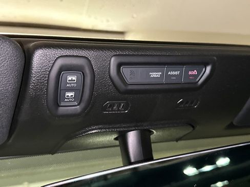 Used 2023 Jeep Wrangler Unlimited Sahara w/ Cold Weather Group AWD/4WD image 29