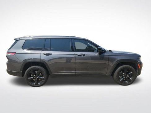 Used 2025 Jeep Grand Cherokee L Limited w/ Black Appearance Package RWD image 11