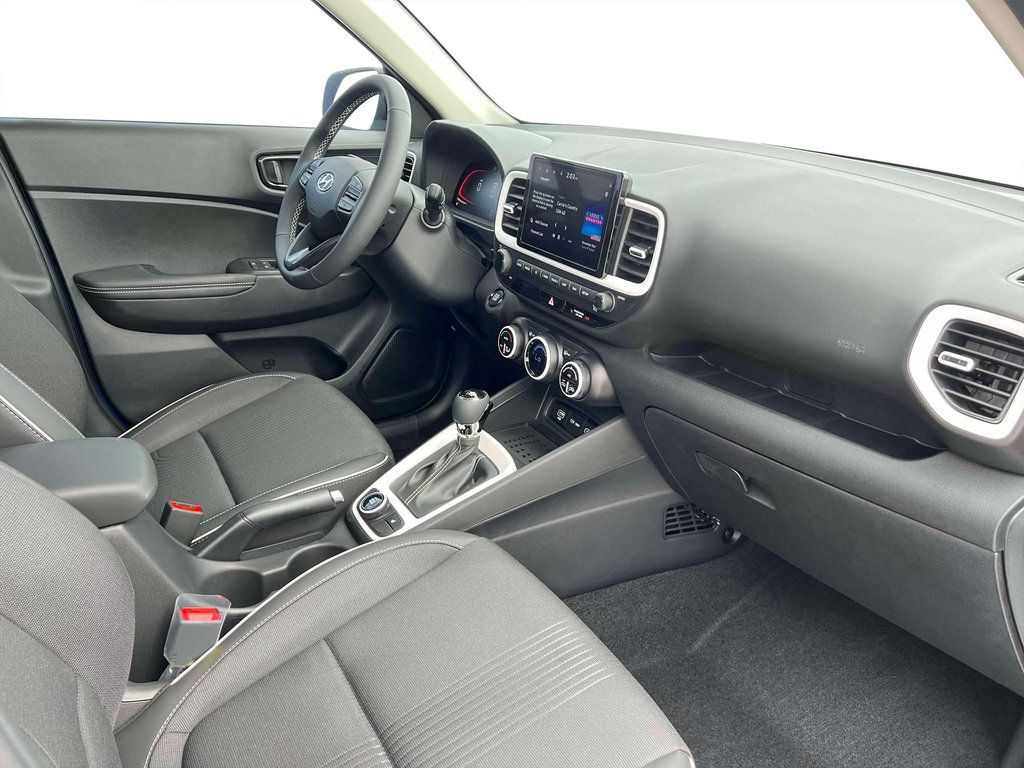 Certified 2025 Hyundai Venue Limited FWD image 15