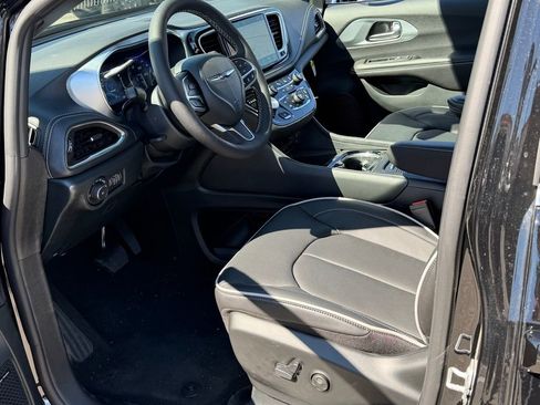 New 2026 Chrysler Pacifica Limited AWD/4WD image 10