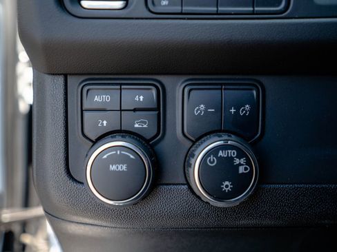 Certified 2024 Chevrolet Suburban LT AWD/4WD image 22