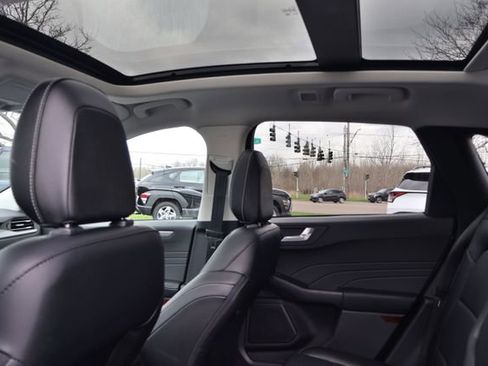 Used 2022 Ford Escape Titanium w/ Class II Trailer Tow Package image 18