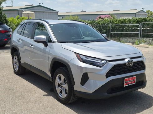 Used 2025 Toyota RAV4 XLE FWD image 7