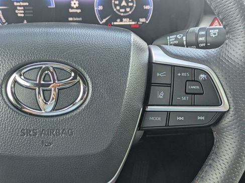 Used 2025 Toyota Sienna Platinum FWD image 15