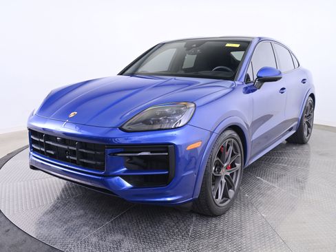 Used 2025 Porsche Cayenne GTS image 1