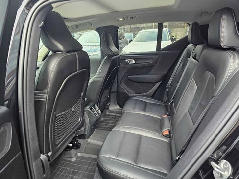 Certified 2025 Volvo XC40 B5 Plus w/ Protection Package Premier image 18