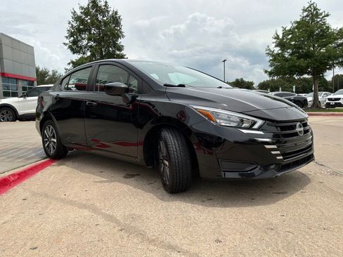 Used 2025 Nissan Versa SV FWD image 4