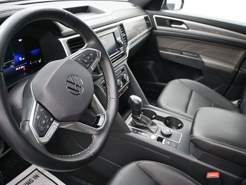 Used 2022 Volkswagen Atlas Cross Sport SE AWD/4WD image 2
