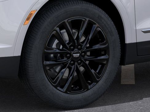 New 2025 Cadillac XT5 Luxury image 9