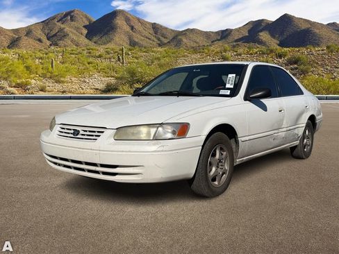 Used 1999 Toyota Camry XLE image 2