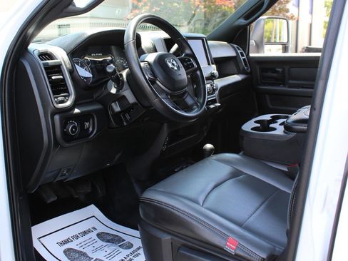 Used 2024 RAM 2500 Tradesman w/ Chrome Appearance Group image 24