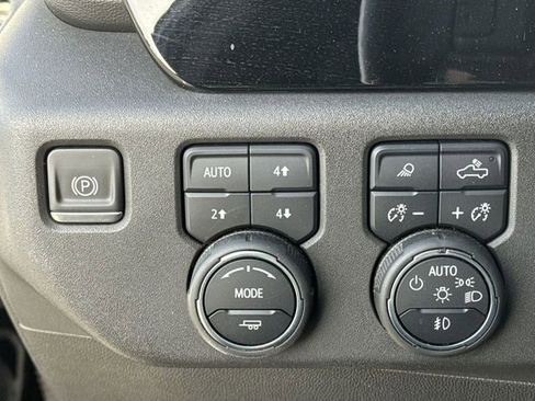 Certified 2022 Chevrolet Silverado 1500 LT Trail Boss w/ LT Trail Boss Premium Package image 17