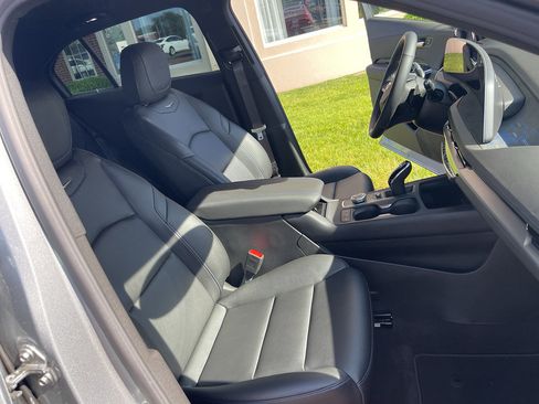 Used 2024 Cadillac XT4 Sport FWD image 28
