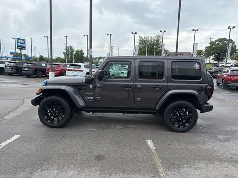 Used 2022 Jeep Wrangler Unlimited Sahara w/ Cold Weather Group AWD/4WD image 7