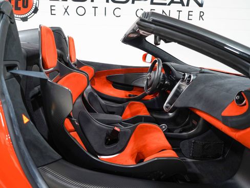 Used 2020 McLaren 600LT Spider RWD image 18