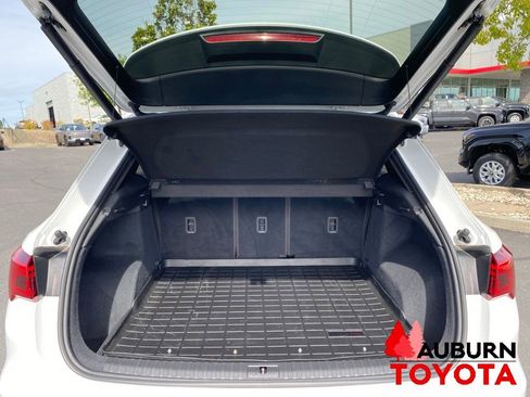 Used 2020 Audi Q3 2.0T Premium w/ Convenience Package AWD/4WD image 9