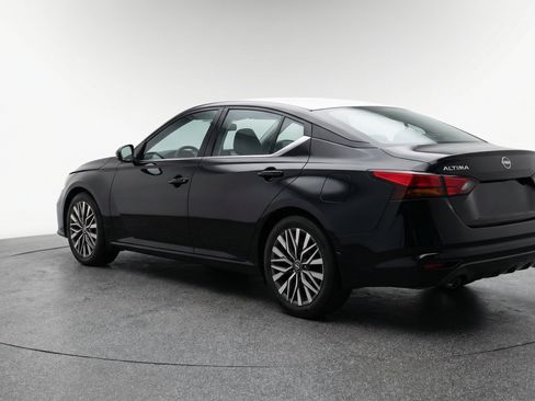 Used 2025 Nissan Altima 2.5 SV FWD image 6