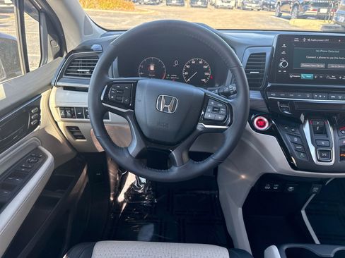 Used 2025 Honda Odyssey Elite image 13