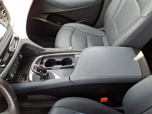 Used 2018 Buick Enclave Essence image 13