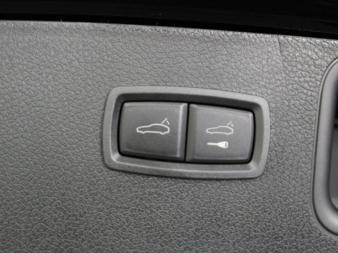 New 2026 Porsche Macan image 18