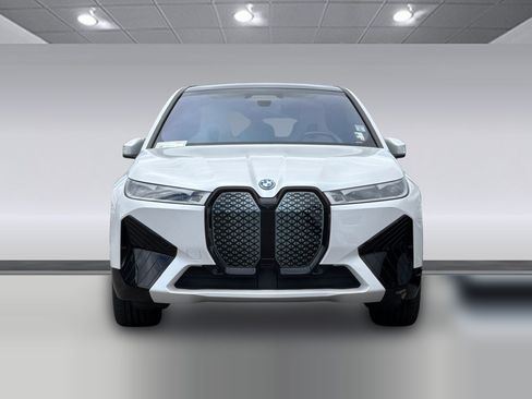 Used 2024 BMW iX xDrive50 w/ Sport Package AWD/4WD image 6